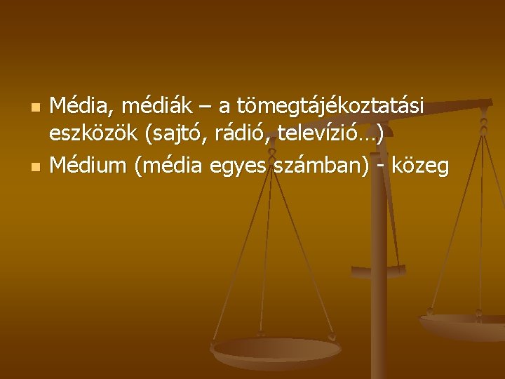 n n Média, médiák – a tömegtájékoztatási eszközök (sajtó, rádió, televízió…) Médium (média egyes