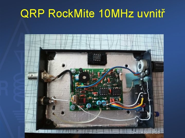 QRP Rock. Mite 10 MHz uvnitř 