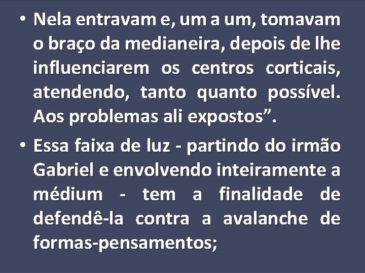  • Nela entravam e, um a um, tomavam o braço da medianeira, depois