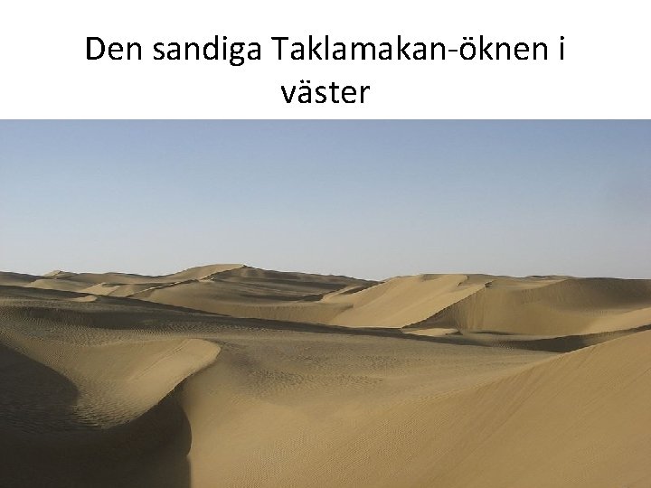 Den sandiga Taklamakan-öknen i väster 