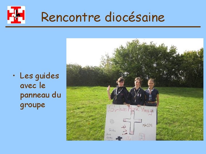 Rencontre diocésaine • Les guides avec le panneau du groupe 