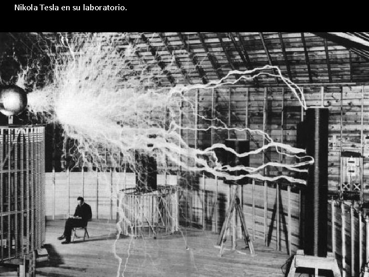 Nikola Tesla en su laboratorio. 