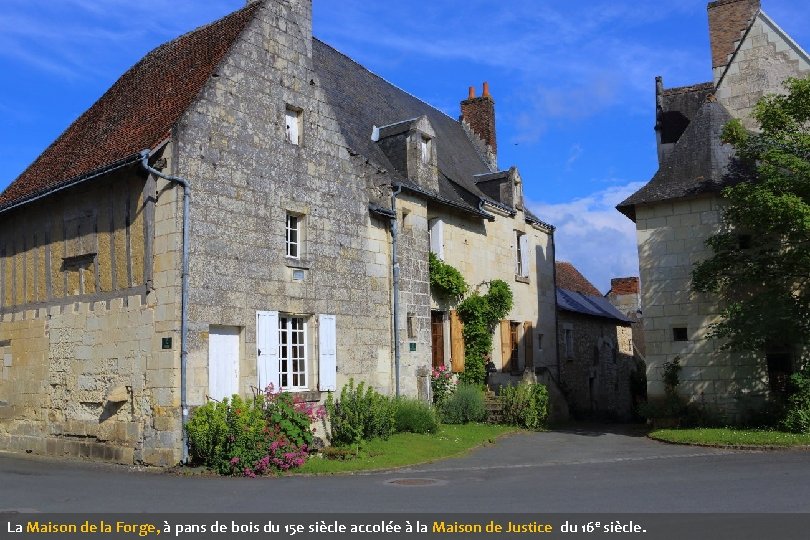 La Maison de la Forge, à pans de bois du 15 e siècle accolée