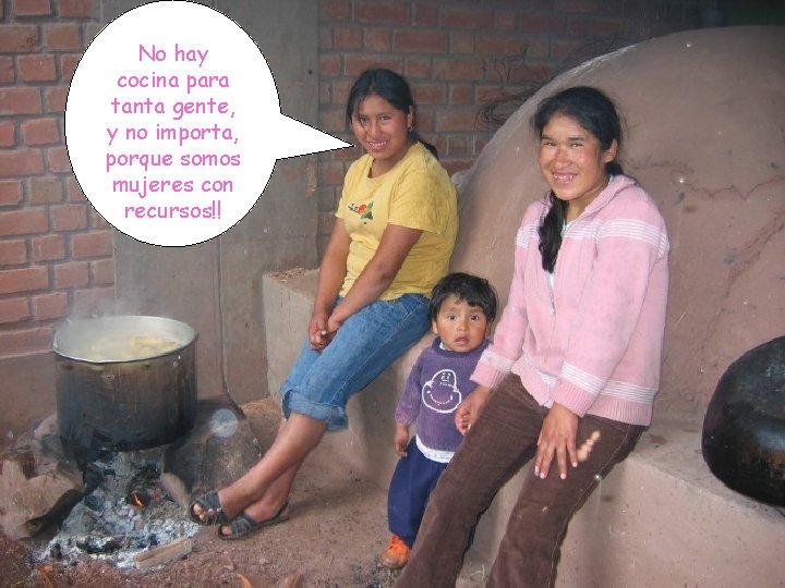 No hay cocina para tanta gente, y no importa, porque somos mujeres con recursos!!