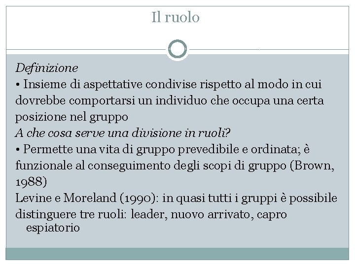 Il ruolo Definizione • Insieme di aspettative condivise rispetto al modo in cui dovrebbe