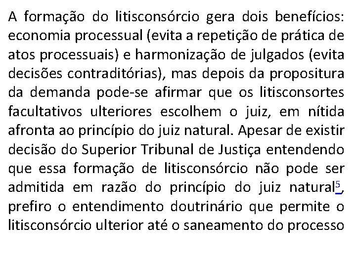 A formação do litisconsórcio gera dois benefícios: economia processual (evita a repetição de prática