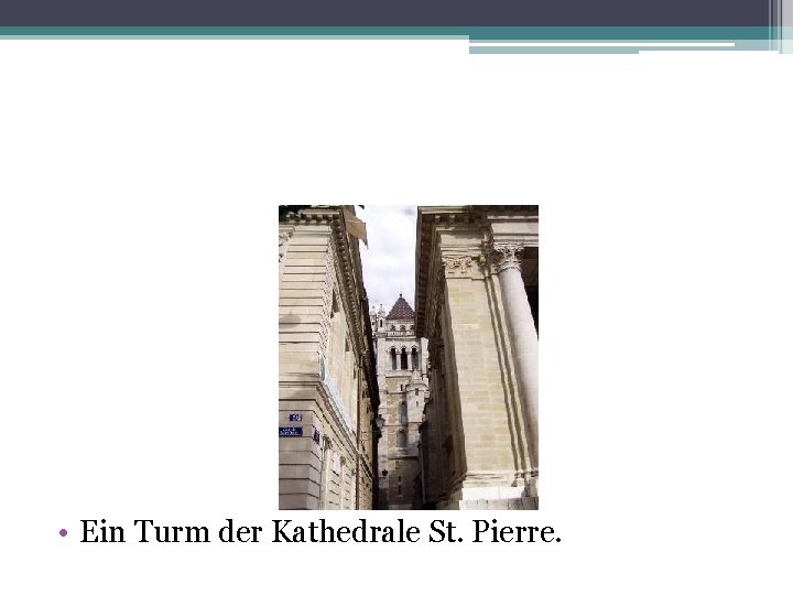  • Ein Turm der Kathedrale St. Pierre. 