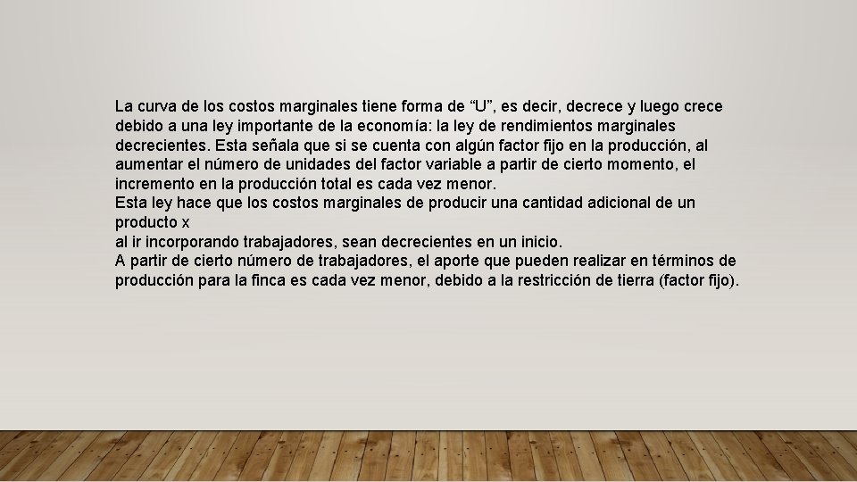 La curva de los costos marginales tiene forma de “U”, es decir, decrece y