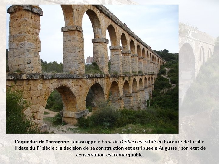 L'aqueduc de Tarragone (aussi appelé Pont du Diable) est situé en bordure de la