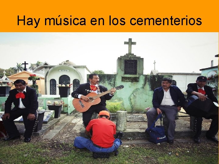 Hay música en los cementerios 