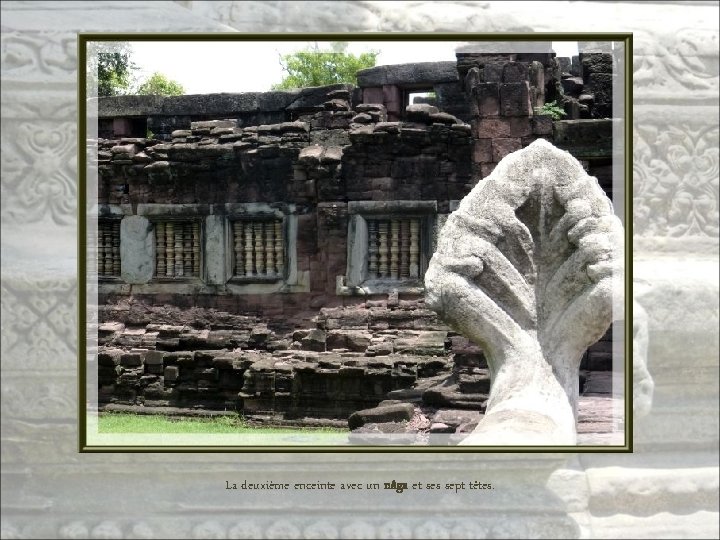 La deuxième enceinte avec un nâga et ses sept têtes. 