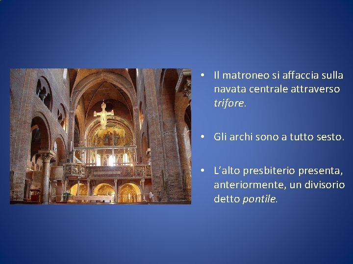  • Il matroneo si affaccia sulla navata centrale attraverso trifore. • Gli archi