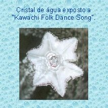 Cristal de água exposto a “Kawachi Folk Dance Song”. 