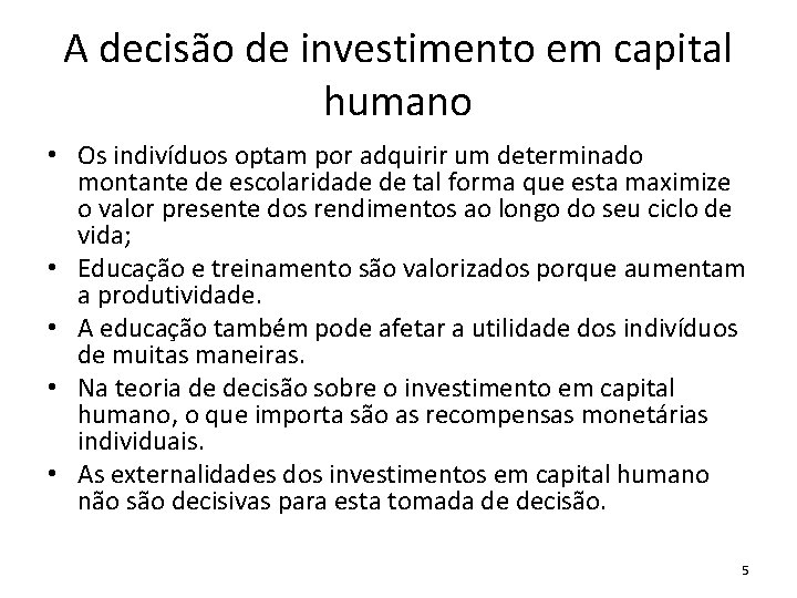 A decisão de investimento em capital humano • Os indivíduos optam por adquirir um