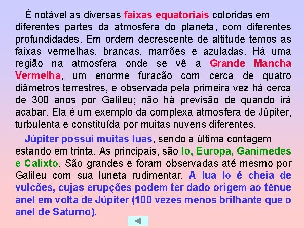 É notável as diversas faixas equatoriais coloridas em diferentes partes da atmosfera do planeta,