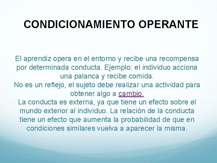 CONDICIONAMIENTO OPERANTE El aprendiz opera en el entorno y recibe una recompensa por determinada