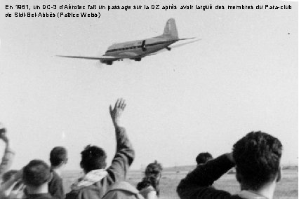 En 1961, un DC-3 d’Aérotec fait un passage sur la DZ après avoir largué