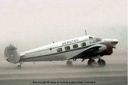 Beechcraft 18 dans le vent de sable (Alain Crosnier) 