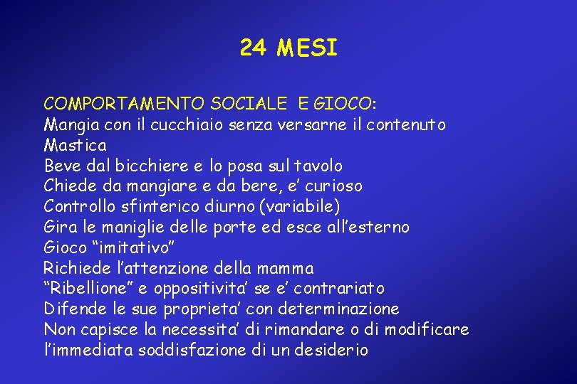 24 MESI COMPORTAMENTO SOCIALE E GIOCO: Mangia con il cucchiaio senza versarne il contenuto