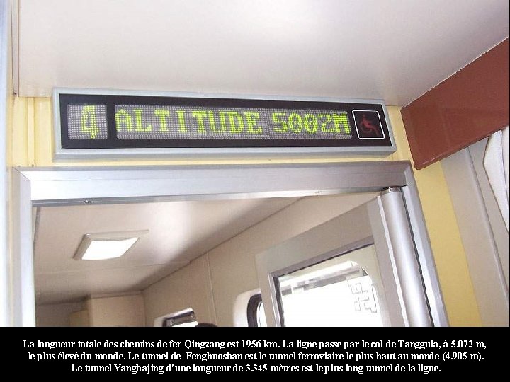 La longueur totale des chemins de fer Qingzang est 1956 km. La ligne passe