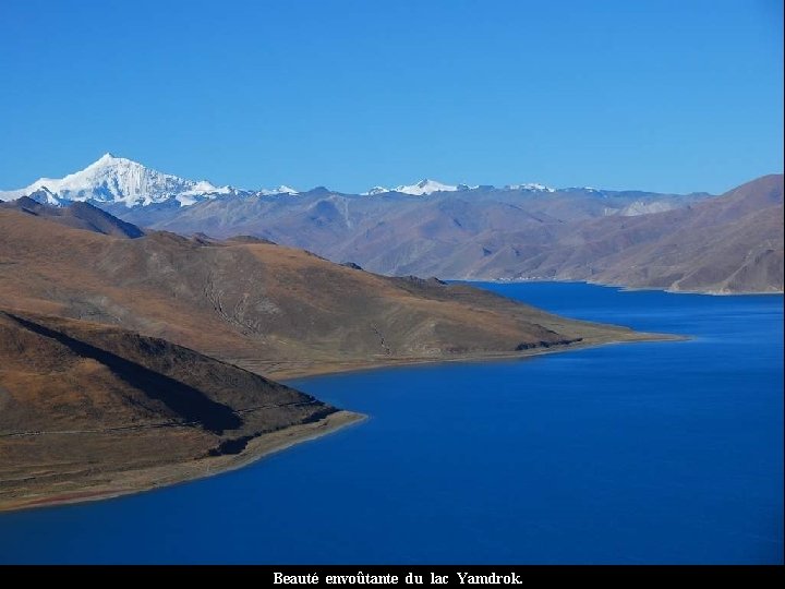 Beauté envoûtante du lac Yamdrok. 
