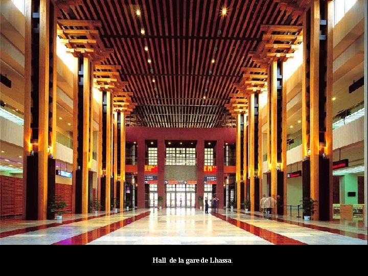 Hall de la gare de Lhassa. 