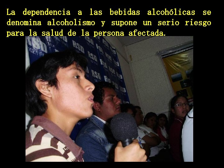La dependencia a las bebidas alcohólicas se denomina alcoholismo y supone un serio riesgo