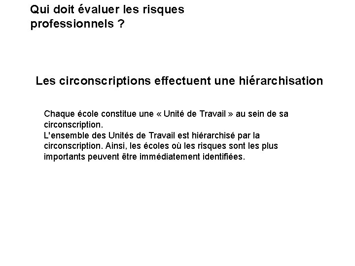 Qui doit évaluer les risques professionnels ? Les circonscriptions effectuent une hiérarchisation Chaque école