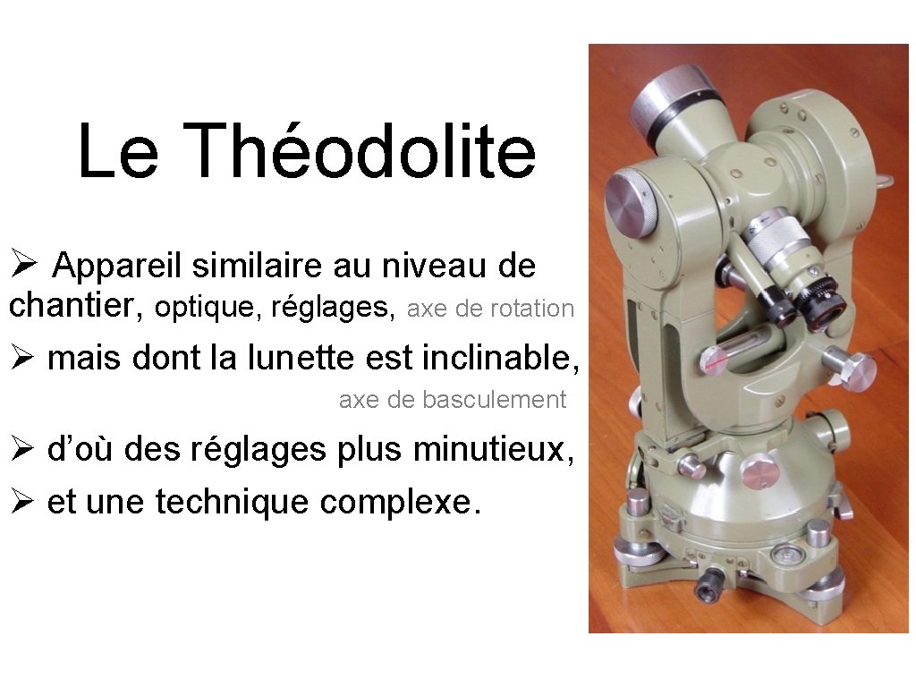 Le Théodolite Appareil similaire au niveau de chantier, optique, réglages, axe de rotation mais