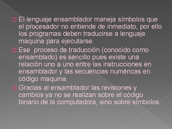 El lenguaje ensamblador maneja símbolos que el procesador no entiende de inmediato, por ello