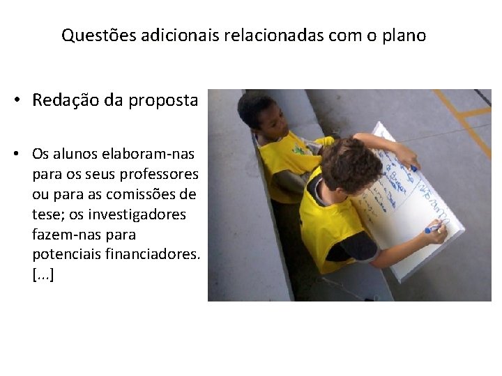 Questões adicionais relacionadas com o plano • Redação da proposta • Os alunos elaboram-nas