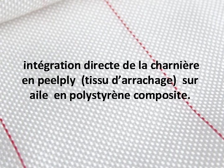 intégration directe de la charnière en peelply (tissu d’arrachage) sur aile en polystyrène composite.