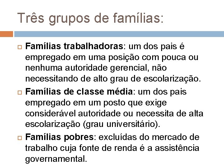 Três grupos de famílias: Famílias trabalhadoras: um dos pais é empregado em uma posição