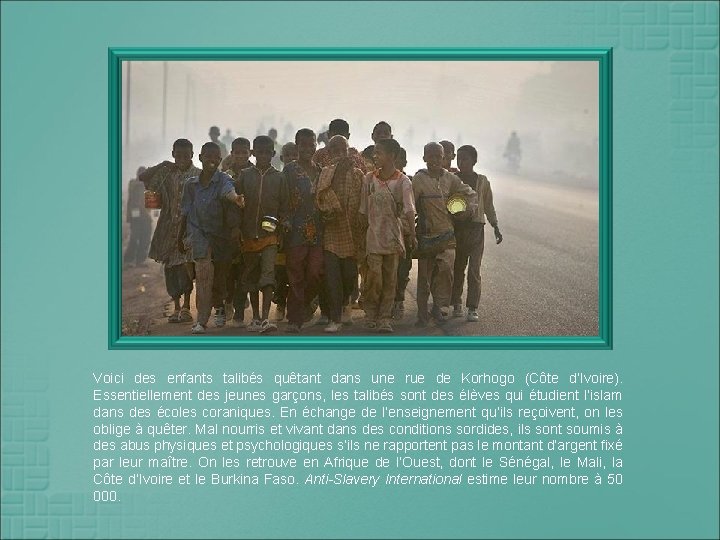 Voici des enfants talibés quêtant dans une rue de Korhogo (Côte d’Ivoire). Essentiellement des