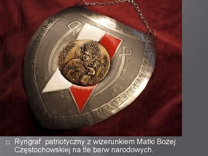 � Ryngraf patriotyczny z wizerunkiem Matki Bożej Częstochowskiej na tle barw narodowych. 