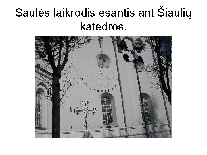 Saulės laikrodis esantis ant Šiaulių katedros. 