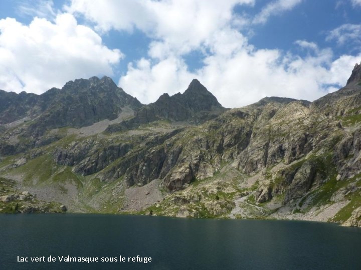 Retour dans la vallée vers Valmasque Lac vert de Valmasque sous le refuge 