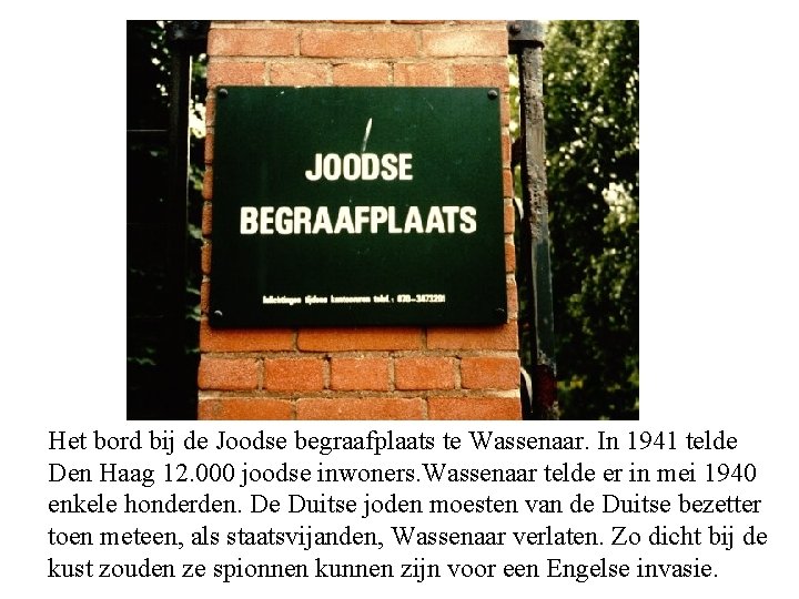 Het bord bij de Joodse begraafplaats te Wassenaar. In 1941 telde Den Haag 12.