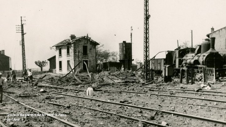 Les rails du chemin de fer vers le Pontde-l'Ane 