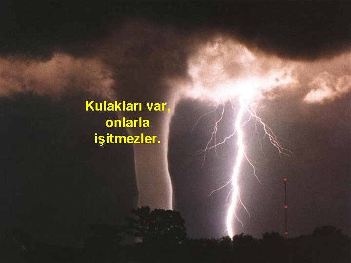 Kulakları var, onlarla işitmezler. 