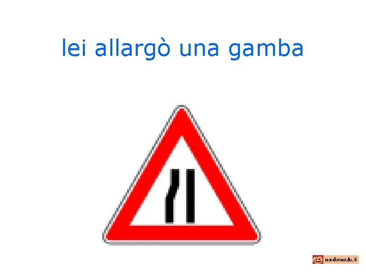 lei allargò una gamba 