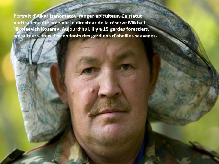 Portrait d’Alkar Isanomatov, ranger-apiculteur. Ce statut particulier a été crée par le directeur de