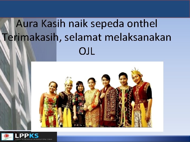 Aura Kasih naik sepeda onthel Terimakasih, selamat melaksanakan OJL 