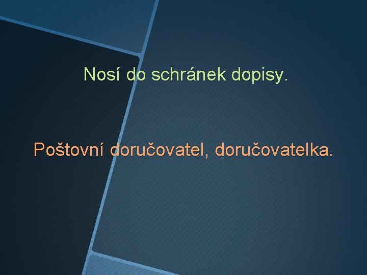 Nosí do schránek dopisy. Poštovní doručovatel, doručovatelka. 