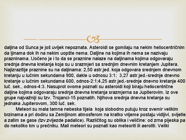  daljina od Sunca je još uvijek nepoznata. Asteroidi se gomilaju na nekim heliocentričnim