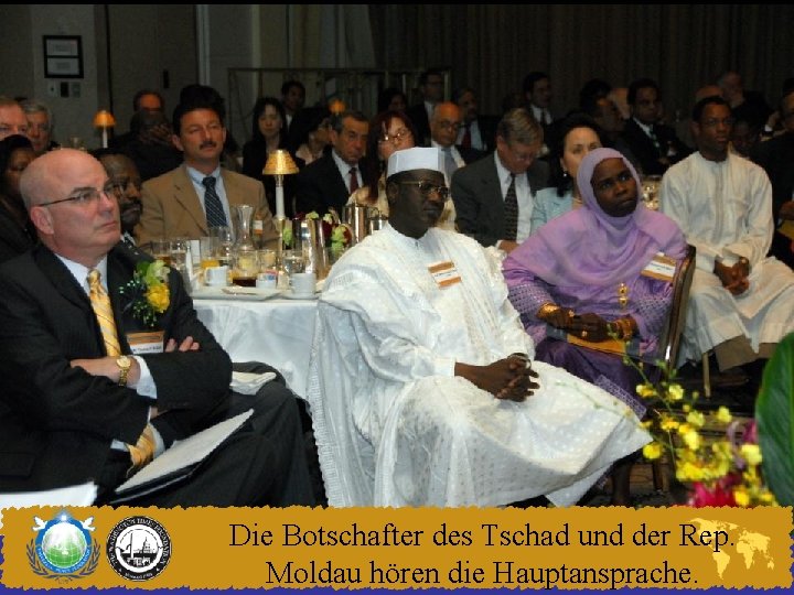 Die Botschafter des Tschad und der Rep. Moldau hören die Hauptansprache. 