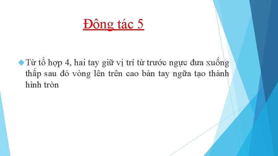 Động tác 5 Từ tổ hợp 4, hai tay giữ vị trí từ trước