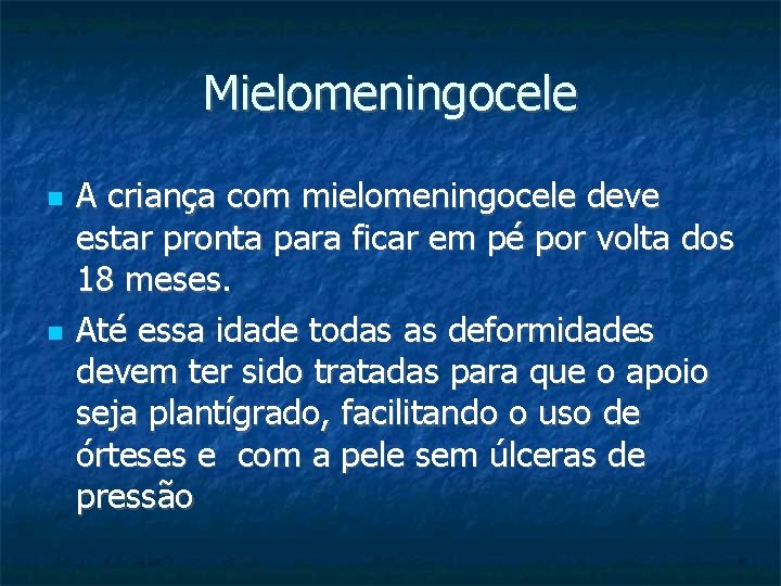 Mielomeningocele A criança com mielomeningocele deve estar pronta para ficar em pé por volta