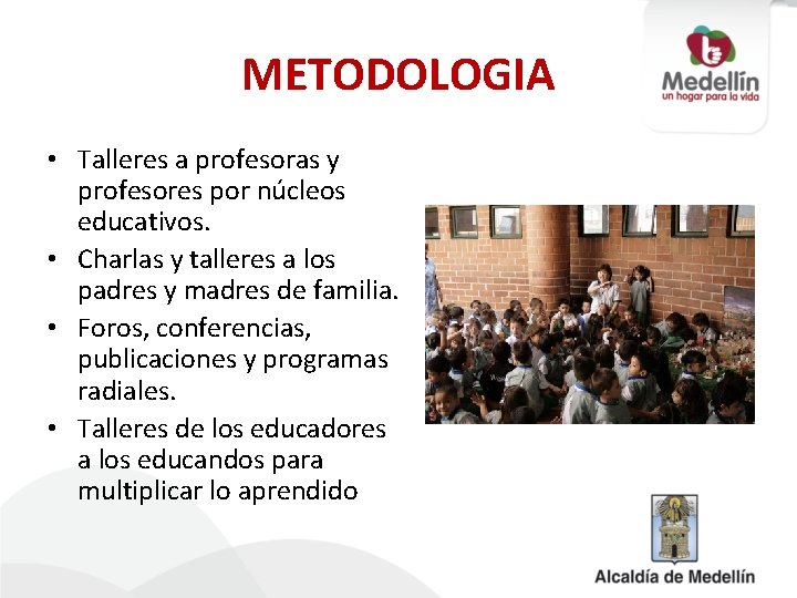 METODOLOGIA • Talleres a profesoras y profesores por núcleos educativos. • Charlas y talleres