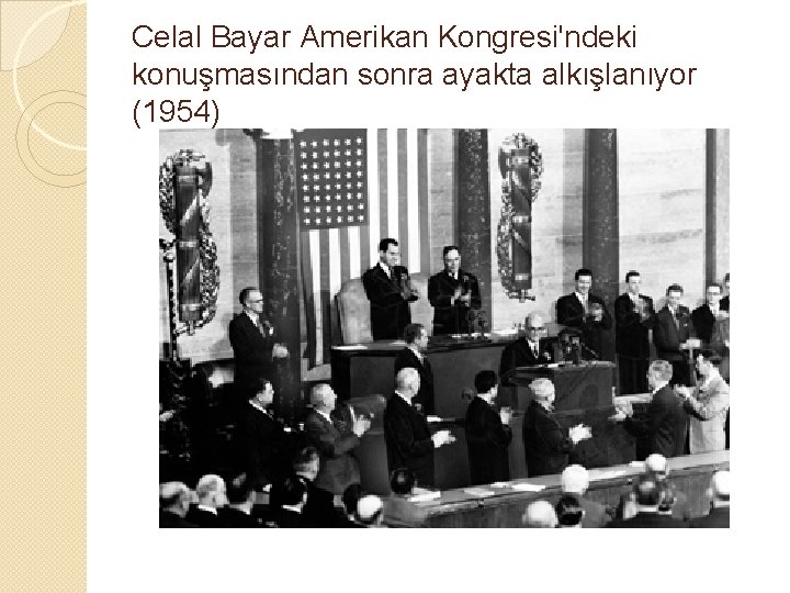 Celal Bayar Amerikan Kongresi'ndeki konuşmasından sonra ayakta alkışlanıyor (1954) 